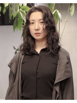 ハル(HAL) Medium wavy perm