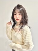 顔周りを包み込むセカンドバング