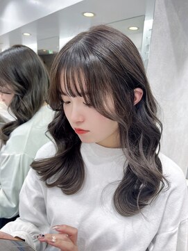 ジーナ 名駅(XENA.) オリーブグレージュ/グレージュ/透明感カラー