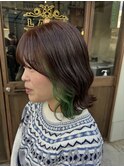 派手になり過ぎない！おしゃれインナーグリーン