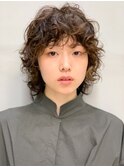 ウルフ　パーマ　ミディアム　ショート　くせ毛風　外国人