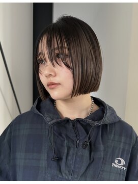 シアター(CIARTOR) ぱらっと落ちる前髪がかわいい、顎ラインボブ