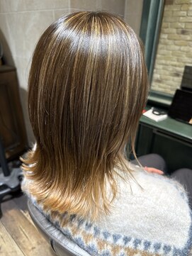 モナン(monan) バレイヤージュカラーシャンパンベージュハイライトカラー