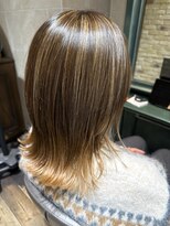 モナン(monan) バレイヤージュカラーシャンパンベージュハイライトカラー