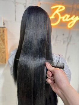 ベイ(BAY)の写真/髪の芯から潤い満ちる圧倒的な艶。厳選された髪質改善TRで、思わず触れたくなる極上の指通りを叶えます◎