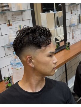 ブレイブボーイズ(BRAVE Boyz) オールバックパーマ × スキンフェード