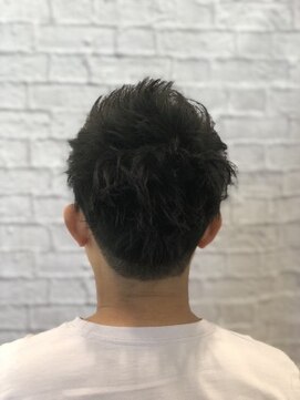 ミーティア バイ クアトロ(Meteor By QUATRO) 2ブロック後ろまで刈り上げジェットモヒカンスタイル