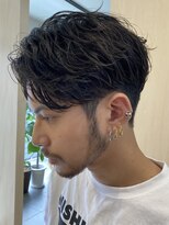 フィフス トウキョウ (fifth TOKYO)&nbsp;センターパートツイストスパイラルパーマ刈り上げメンズパーマ