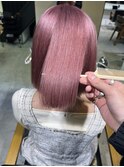 内巻きボブ　ハイトーンカラー　ケアブリーチ　ピンクベージュ