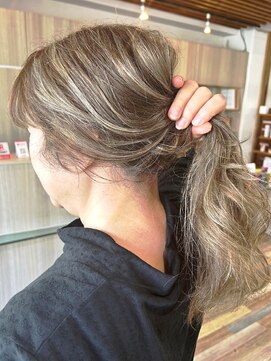 ラヴィエール(LAVIERE by R-EVOLUT) 白髪ぼかしハイライトカラーグレージュハイレイヤー白髪染め柏