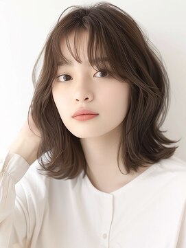 キチ(kiti) 【簡単スタイリングのくびれミディアムヘア】