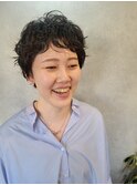 ベリーショート　オン眉　パーマ　黒髪