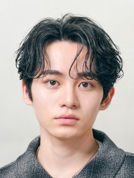 フィフスパーク(fifth PARK) 自然な毛流れでラフにキマるセンターパート×フェザーパーマ