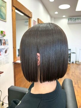 ノアサロン(Noa SALON) 切りっぱなしボブ