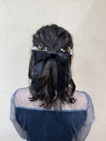 メゾンドムニ 恵比寿(Maison de MUNi) 黒リボンのハーフアップ