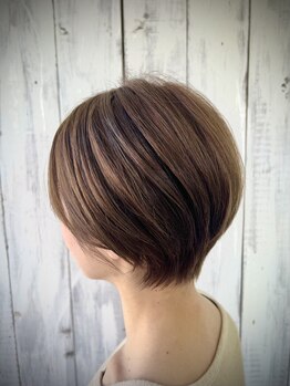 エスハートオブヘアー 植田店(ES Heart of HAIR)の写真/ショートヘアのカットで首元をすっきり整えて自分らしく可愛いヘアスタイルを追求！◎