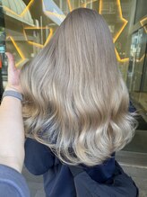 ジゼル 栄 矢場町(Giselle) RENYA ブロンド ミルクティーベージュ ハイトーンカラー