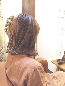 ラプンツェルン(RAPUNZELN) 外国人の少女