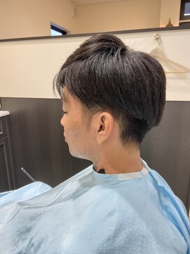 メンズヘアーサロンオーザ 2ブロックのミディアムスタイル