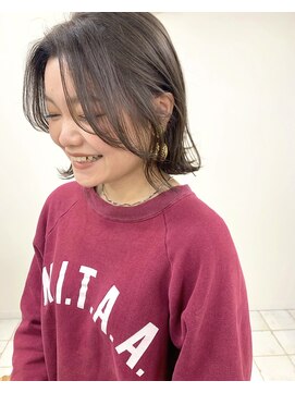アム(amu) 前髪長めセンターパート×レイヤーボブ
