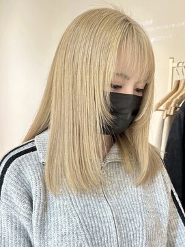 ヒビヲ(HIBIO) ショートボブ切りっぱなしレイヤーカットハイトーンケアブリーチ