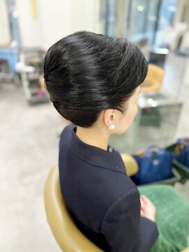 ジラ ヘアアンドメイク(girra HAIR&MAKE) 夜会風アレンジ