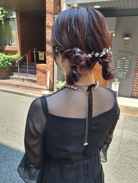 ウィーク 梅田(UiiC) タイトアレンジ◆大人かわいいツイン団子ヘア uiic umeda sachi