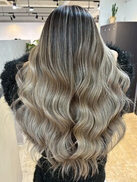 メリー オオサカ(Merly Osaka) 後ろ姿外国人？なバレイヤージュ