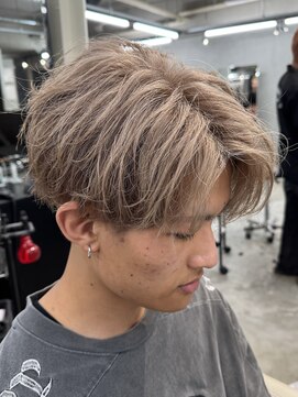 エデアンルクラ 下通(EDEAN Leclat) 熊本メンズカラー ハイトーン ミルクティー MEN'S HAIR