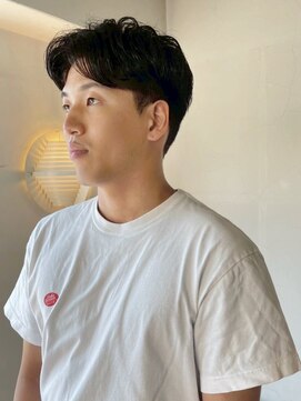 タヴィ(Tavi) メンズセンターパート/パーマスタイル/ナチュラルパーマ/メンズ