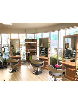 【湊川公園駅3分】路面店&きさくな雰囲気だから 初めての方でもお子様と一緒に入りやすいのが嬉しいPoint♪