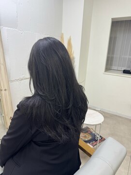 ベガ(vega) 透明感ダークグレージュ × 韓国風レイヤーカット