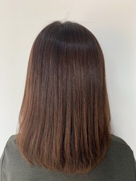 ニルバ(niLva) nilva/ツヤ感ストレート×ミディアム