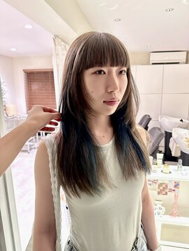 ユイル(Uil) 小顔前髪顔周りレイヤー× インナーカラー デザインカラー