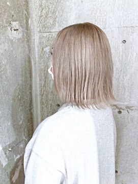 リコラックスビー(LICO LUXBE) ホワイトアッシュ＿外ハネミディ