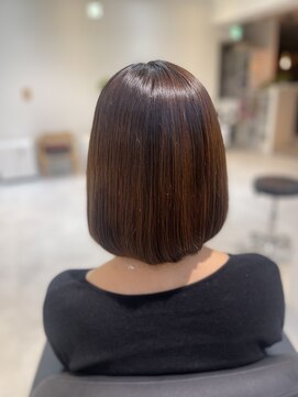 エミュスト(Emuest) 自然と丸みのあるボブ