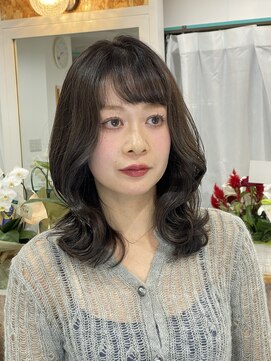 アルババイイーイーエム(ALBA byEEM) セミロング外ハネくびレイヤー