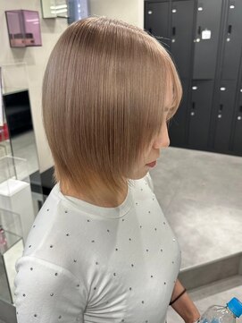 ベレーザ 渋谷(BELEZA) 9636ブロンドベージュハイトーンカラー韓国切りっぱなしボブ