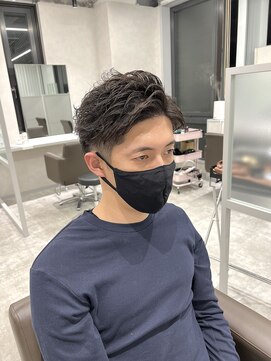 キートス(Kiitos) センターパート　縦落ちツイストスパイラル