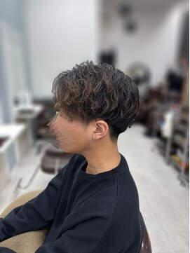 ジパングオム 押上店(Zipangu HOMME) センターパート/くせ毛を活かすスタイル/メンズカット/押上
