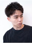 センターパートスパイキーショート刈り上げメンズカット眉毛