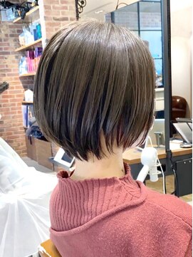 アフロート ルヴア(AFLOAT RUVUA) 「岩田莉奈」地毛風縮毛矯正 ひし形ショートボブ 白髪染め 新宿