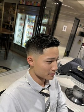 フランクスバーバーザスタンド(Frank’s barber the stand) スペインカール×スパイキーショート×フェザーパーマ飯田橋F