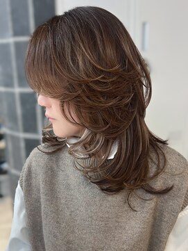 リアンバイアリュール(Lian by Allure) レイヤーカットハッシュカットバタフライカット髪質改善ブリーチ