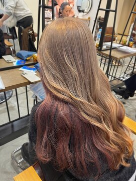 ロロネー 中津(Lolonois) ミルクティー×ピンクベージュインナーカラー