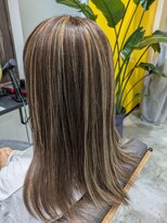 イエロー(Yellow)&nbsp;ハイライト＋アッシュベージュ8トーン全体染め