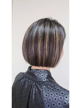 レイエレガンス(Rei Elegance)の写真/白髪や白髪染めのお悩みに寄り添い、髪質や肌なじみまで考えた大人の上品なカラーも丁寧にご提案します。