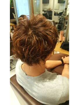 ウィービーパセリ atre川越店(WE BE PARSLEY) ハイライトに強めニュアンスパーマ　担当