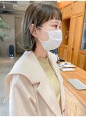 オリーブベージュ×オン眉