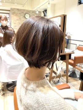 ネオリーブエム(Neolive em;) 大人女性にオススメ☆クセ毛風動きのあるショートボブスタイル☆